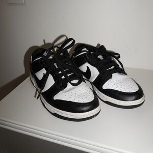 Nike Women's Black and White Sneakers